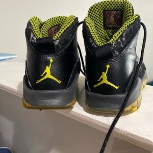 Air Jordans, used, some wear and tear, review photos. Black/yellow highlights